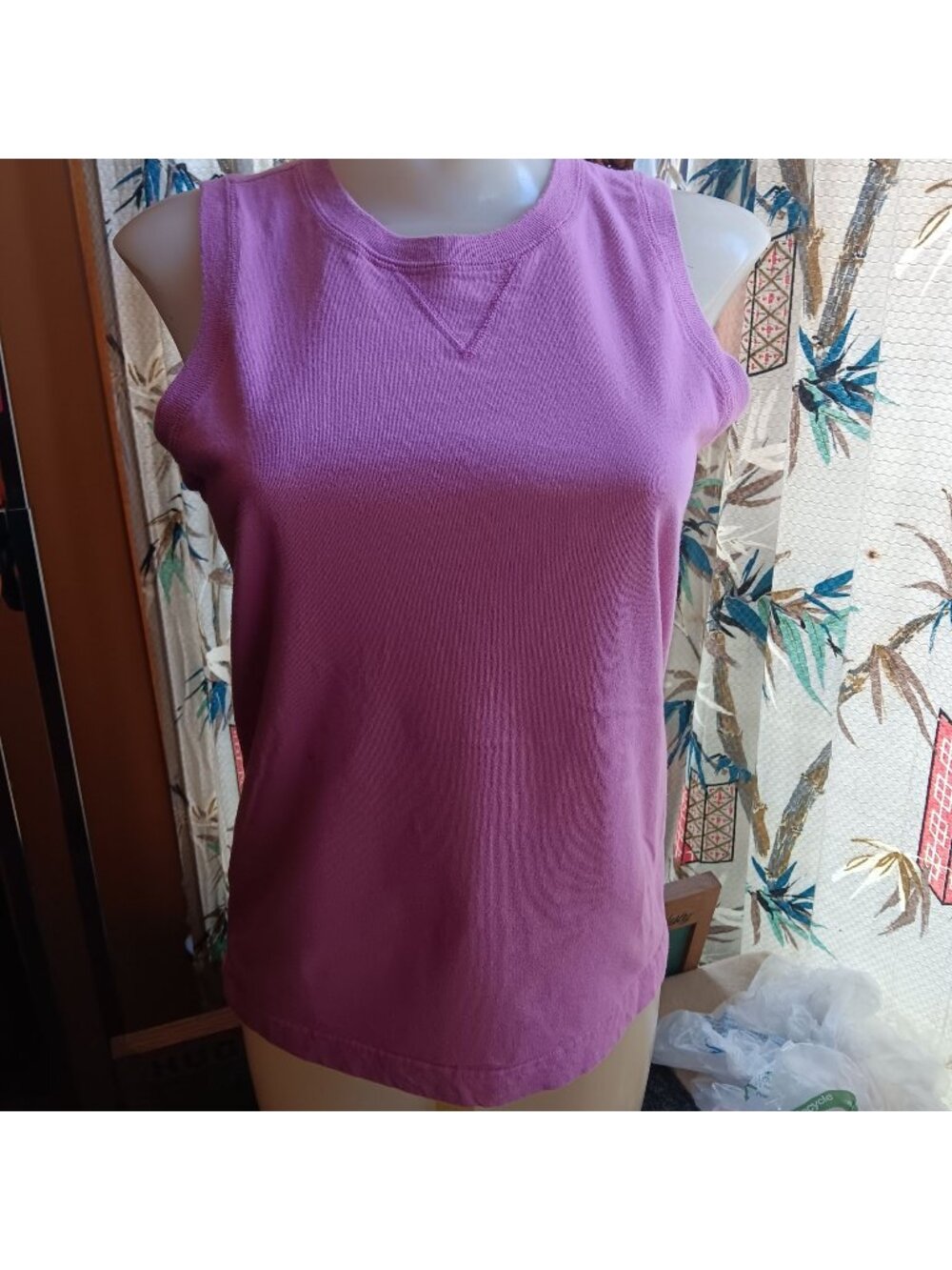 True Vintage 90's Lizwear sleeveless T-shirt Purple/Lilac Crewneck Tank